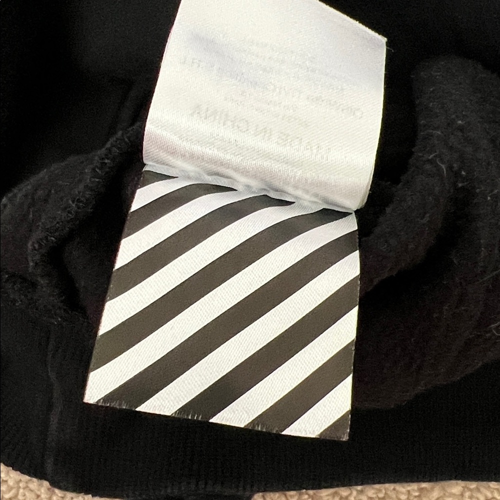 Off-White Hoodie - image 5